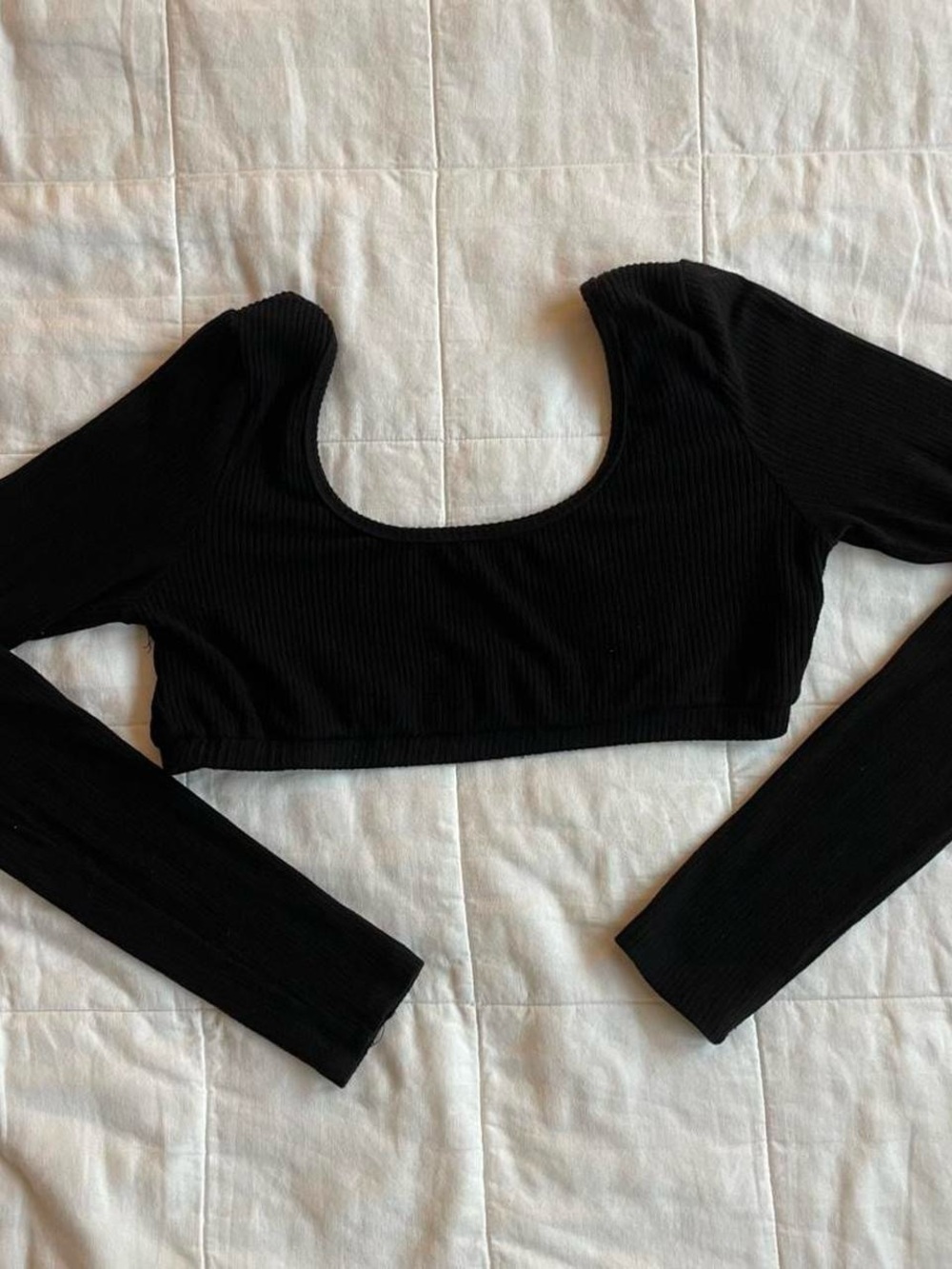 Edikted Ribbed Open Back Long-Sleeve Crop Top - M